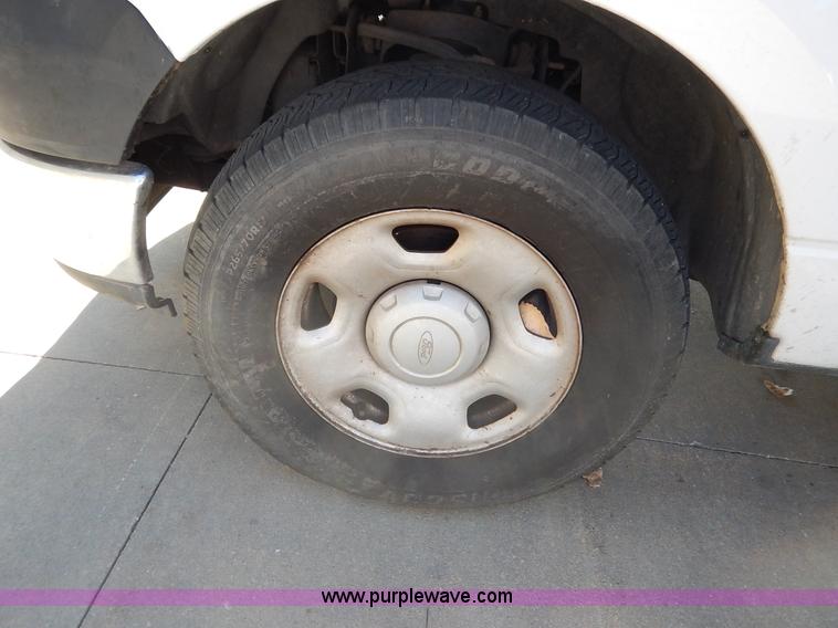 image for item L3536 2005 Ford F150 XL pickup truck