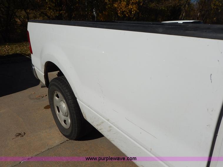 image for item L3536 2005 Ford F150 XL pickup truck