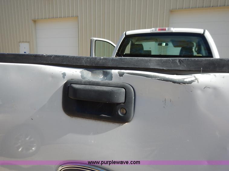 image for item L3536 2005 Ford F150 XL pickup truck