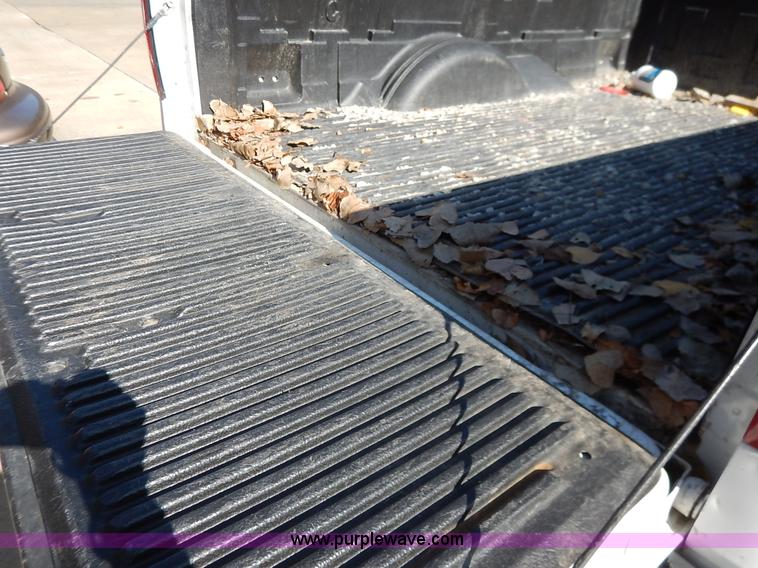 image for item L3536 2005 Ford F150 XL pickup truck