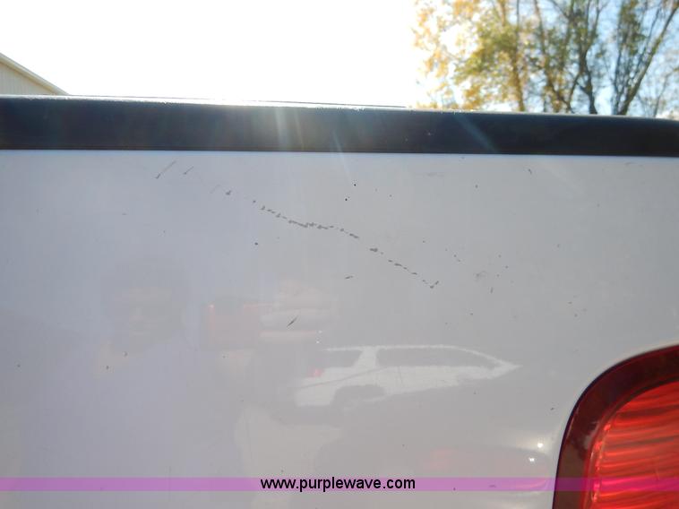 image for item L3536 2005 Ford F150 XL pickup truck