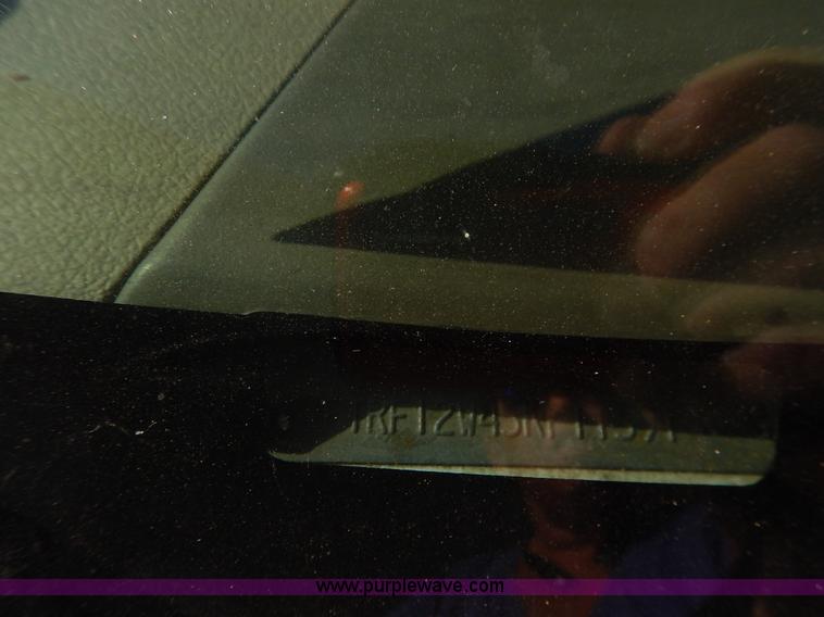 image for item L3536 2005 Ford F150 XL pickup truck