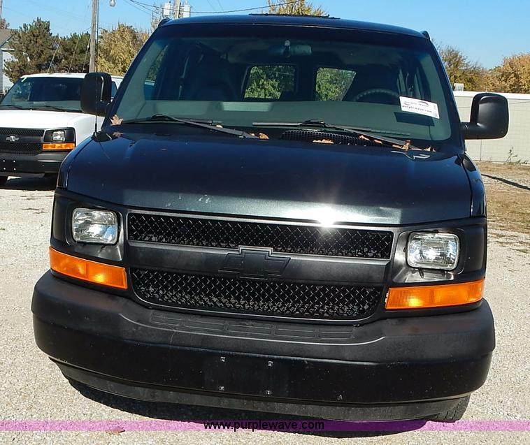 image for item L3544 2003 Chevrolet Express 1500 van