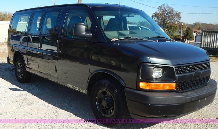 image for item L3544 2003 Chevrolet Express 1500 van