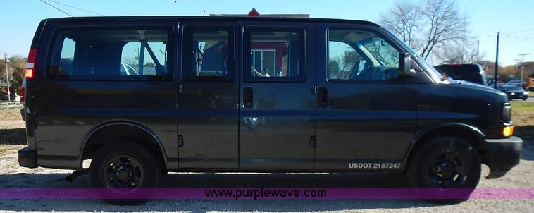 image for item L3544 2003 Chevrolet Express 1500 van