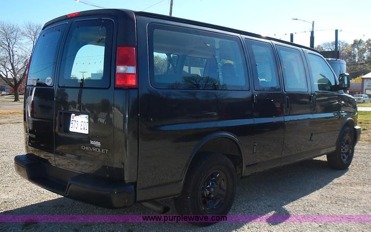image for item L3544 2003 Chevrolet Express 1500 van