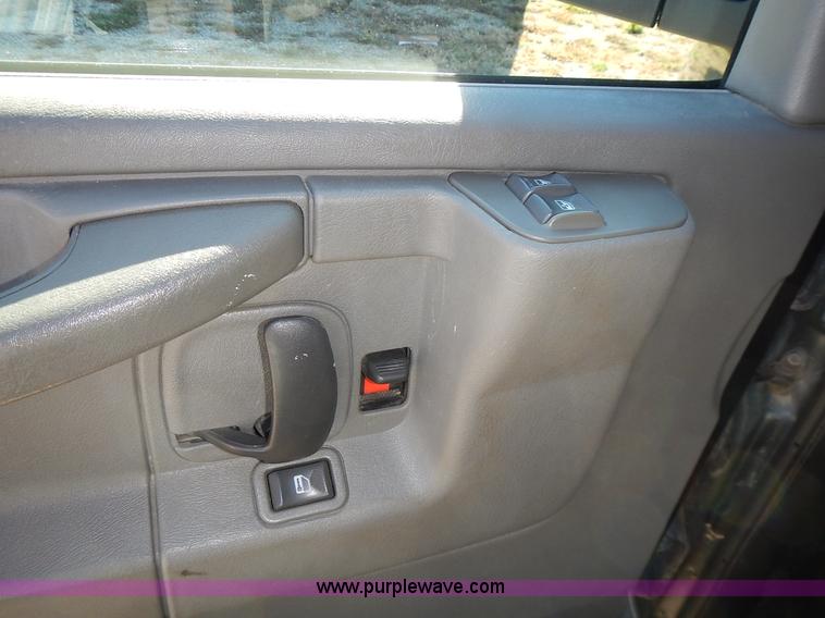 image for item L3544 2003 Chevrolet Express 1500 van
