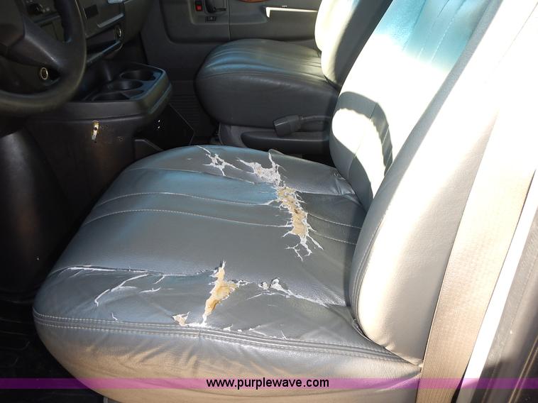 image for item L3544 2003 Chevrolet Express 1500 van