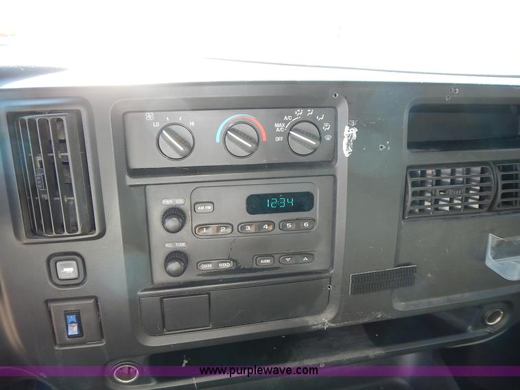 image for item L3544 2003 Chevrolet Express 1500 van