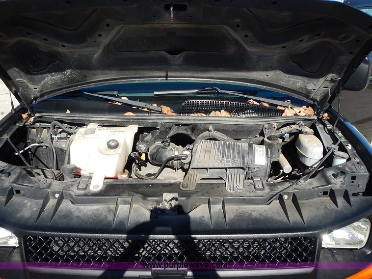 image for item L3544 2003 Chevrolet Express 1500 van