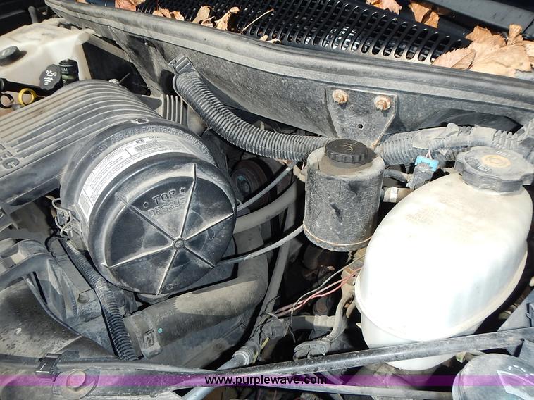 image for item L3544 2003 Chevrolet Express 1500 van