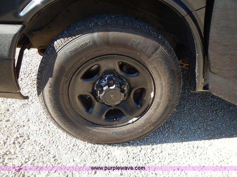 image for item L3544 2003 Chevrolet Express 1500 van