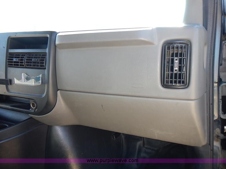 image for item L3544 2003 Chevrolet Express 1500 van