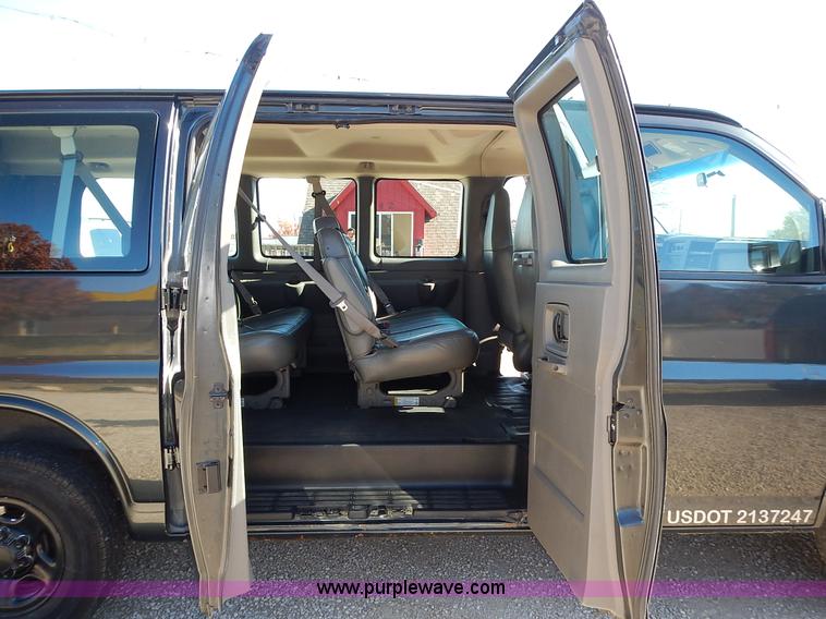 image for item L3544 2003 Chevrolet Express 1500 van