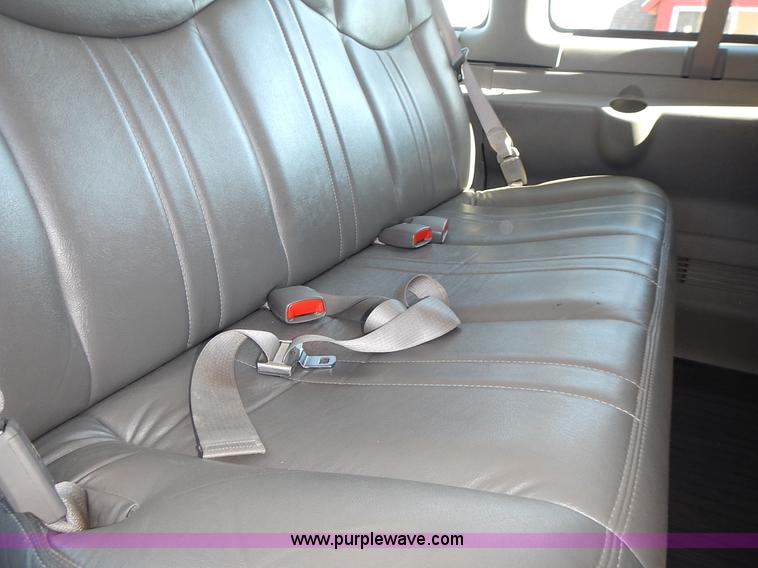 image for item L3544 2003 Chevrolet Express 1500 van