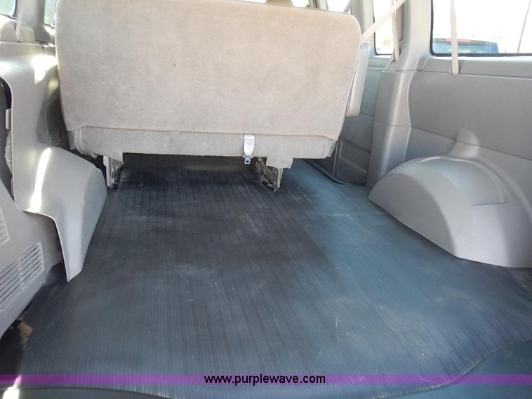 image for item L3544 2003 Chevrolet Express 1500 van