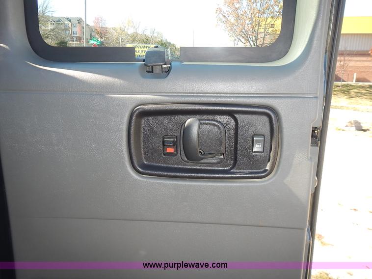 image for item L3544 2003 Chevrolet Express 1500 van