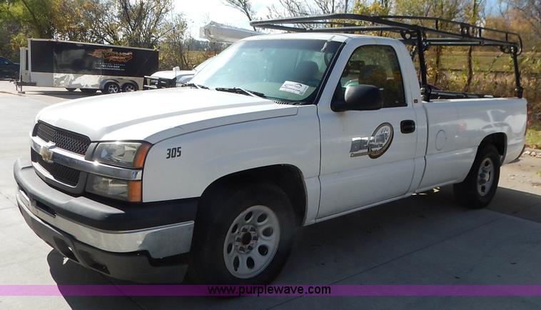image for item L3547 2003 Chevrolet Silverado 1500 pickup truck