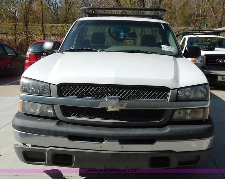 image for item L3547 2003 Chevrolet Silverado 1500 pickup truck