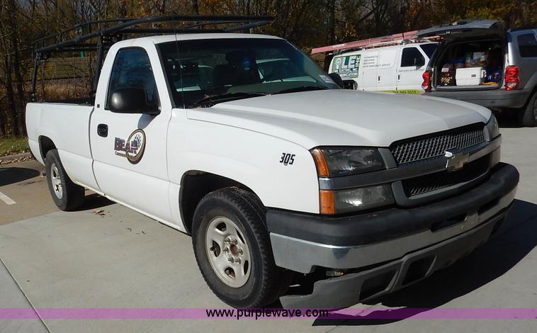 image for item L3547 2003 Chevrolet Silverado 1500 pickup truck