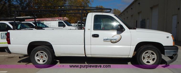image for item L3547 2003 Chevrolet Silverado 1500 pickup truck
