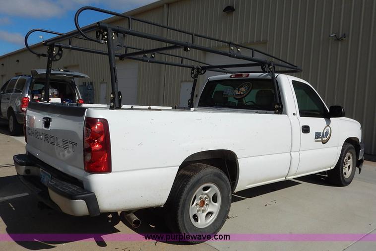 image for item L3547 2003 Chevrolet Silverado 1500 pickup truck