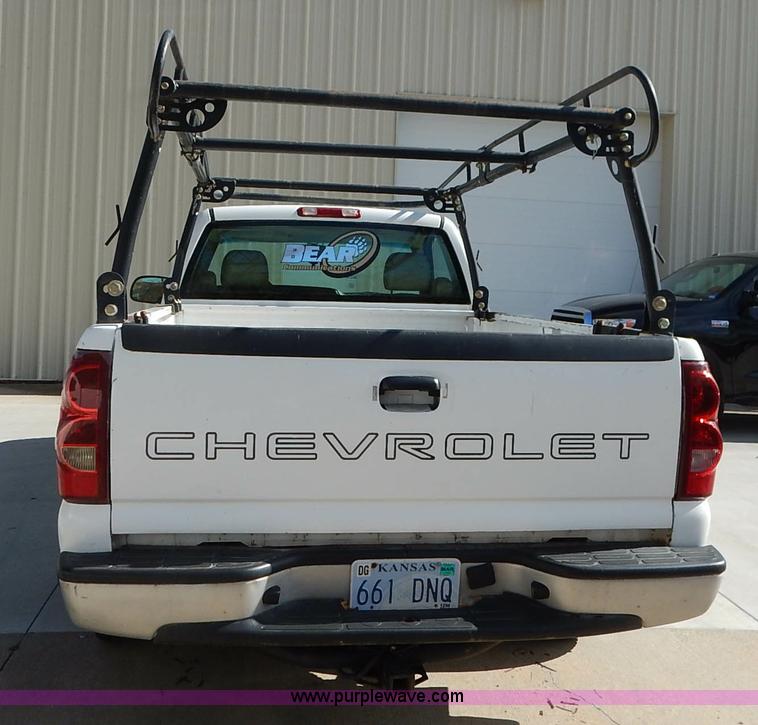 image for item L3547 2003 Chevrolet Silverado 1500 pickup truck