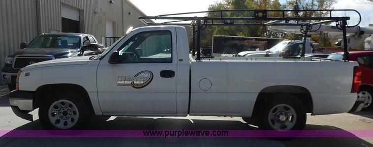 image for item L3547 2003 Chevrolet Silverado 1500 pickup truck