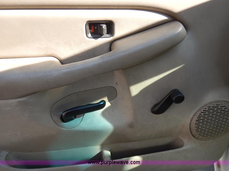 image for item L3547 2003 Chevrolet Silverado 1500 pickup truck