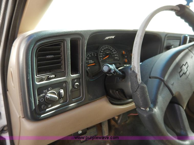 image for item L3547 2003 Chevrolet Silverado 1500 pickup truck