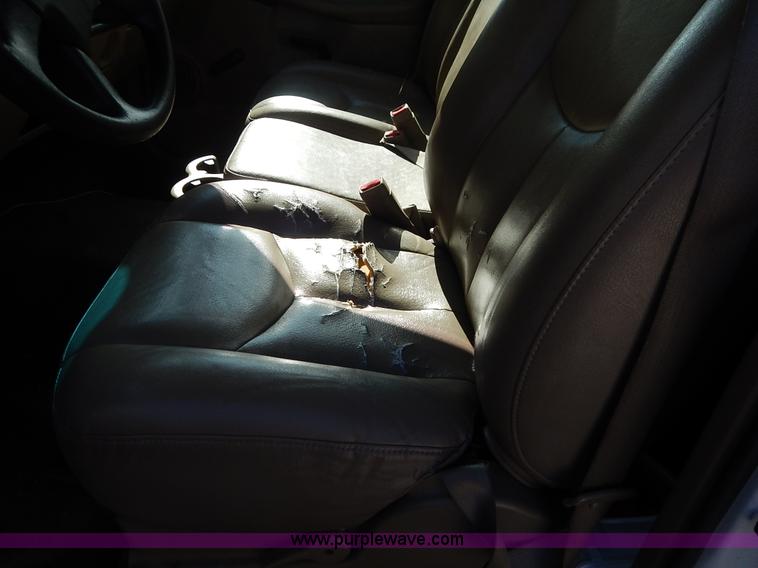 image for item L3547 2003 Chevrolet Silverado 1500 pickup truck