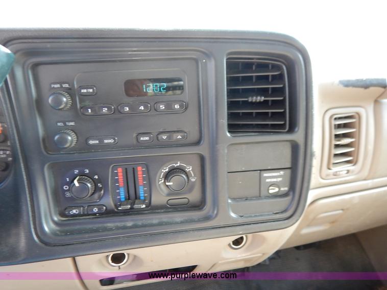 image for item L3547 2003 Chevrolet Silverado 1500 pickup truck