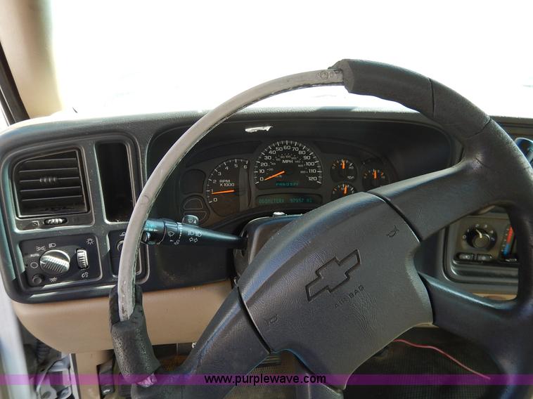 image for item L3547 2003 Chevrolet Silverado 1500 pickup truck