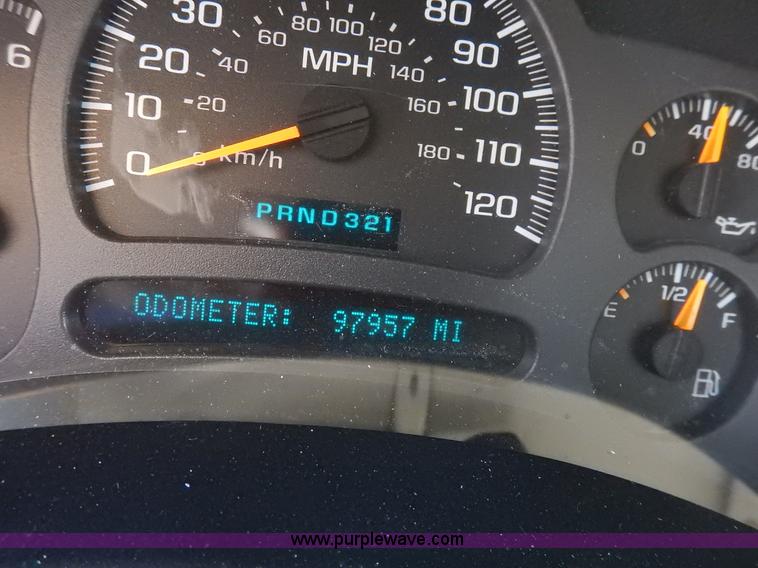 image for item L3547 2003 Chevrolet Silverado 1500 pickup truck