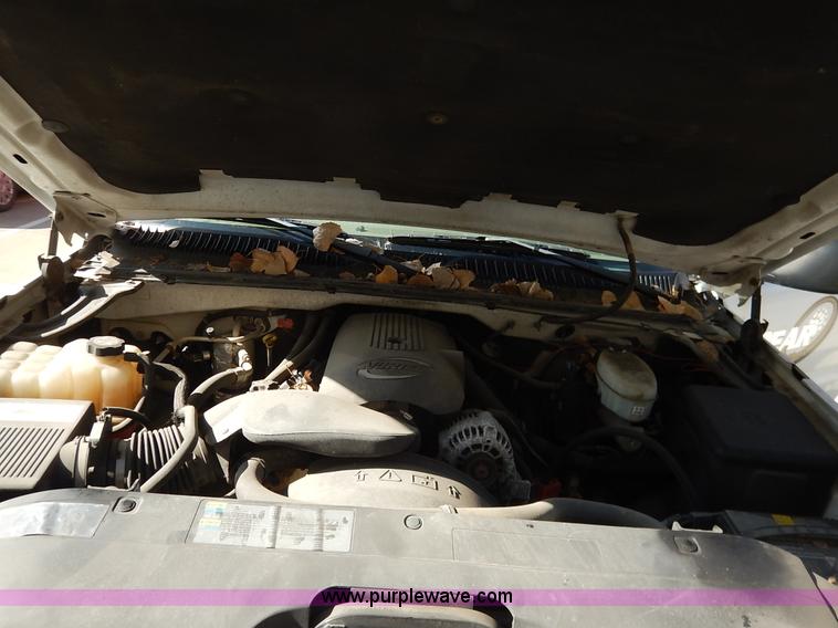 image for item L3547 2003 Chevrolet Silverado 1500 pickup truck