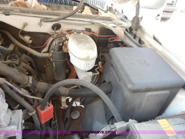 image for item L3547 2003 Chevrolet Silverado 1500 pickup truck