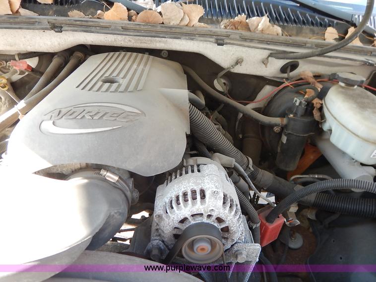 image for item L3547 2003 Chevrolet Silverado 1500 pickup truck