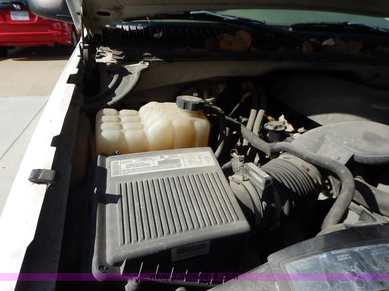 image for item L3547 2003 Chevrolet Silverado 1500 pickup truck