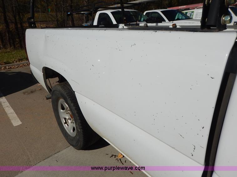 image for item L3547 2003 Chevrolet Silverado 1500 pickup truck