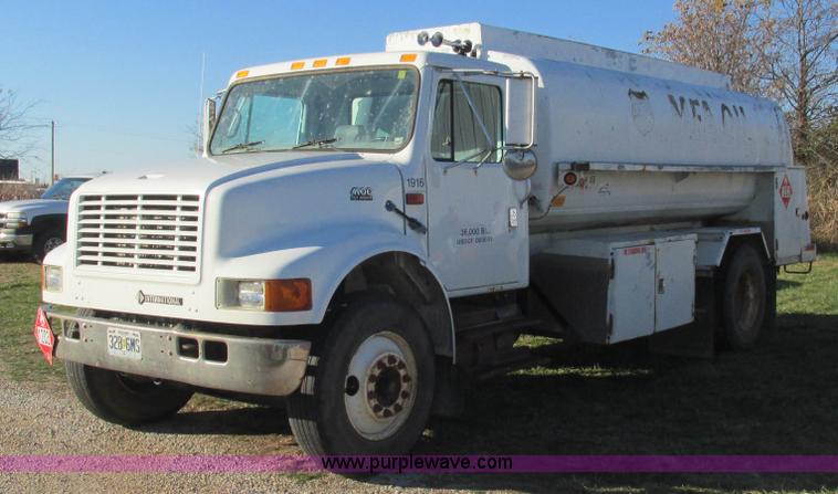 image for item L5319 1999 International 4900 fuel truck