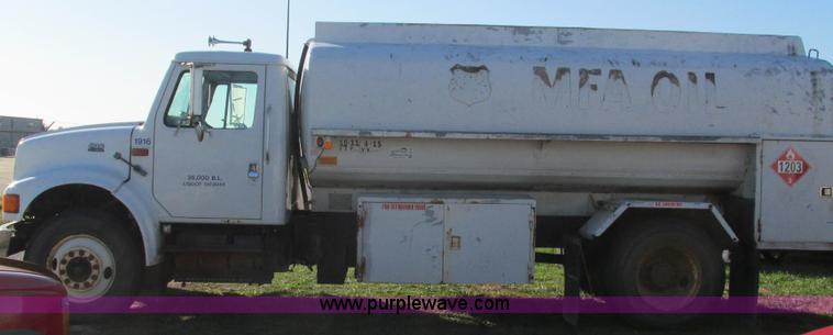 image for item L5319 1999 International 4900 fuel truck