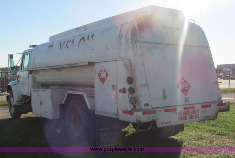 image for item L5319 1999 International 4900 fuel truck