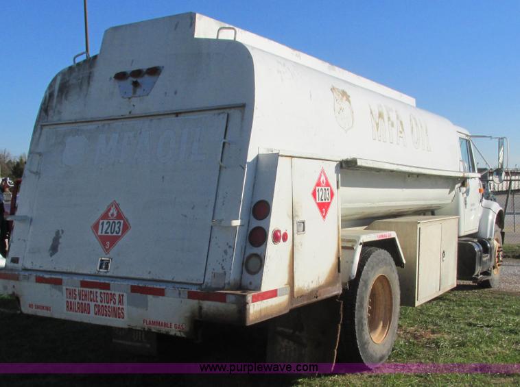 image for item L5319 1999 International 4900 fuel truck