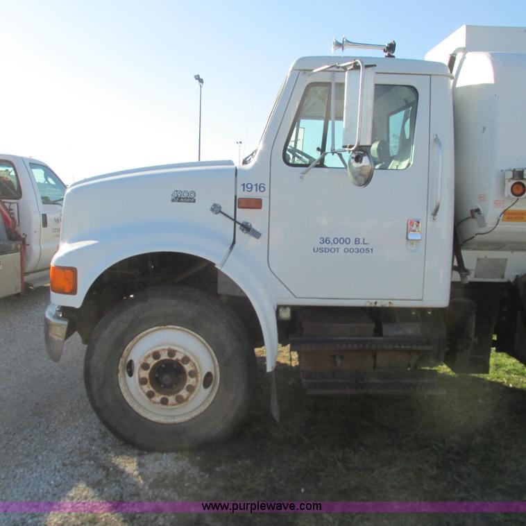 image for item L5319 1999 International 4900 fuel truck