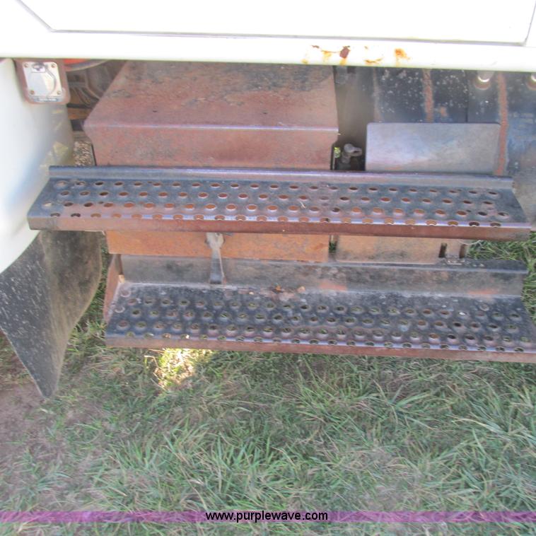 image for item L5319 1999 International 4900 fuel truck