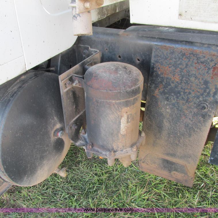 image for item L5319 1999 International 4900 fuel truck