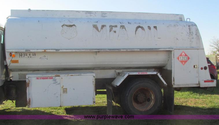 image for item L5319 1999 International 4900 fuel truck
