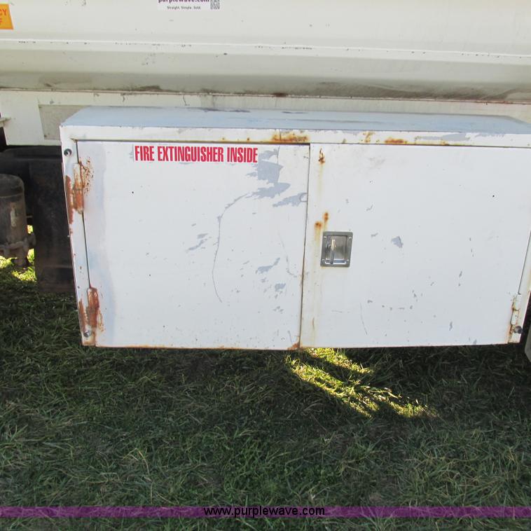 image for item L5319 1999 International 4900 fuel truck