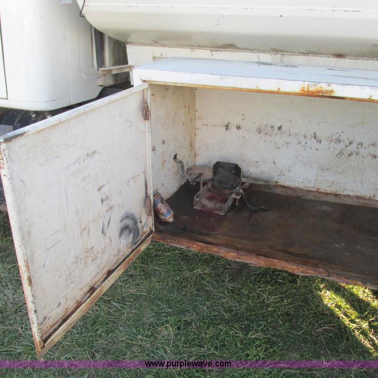 image for item L5319 1999 International 4900 fuel truck