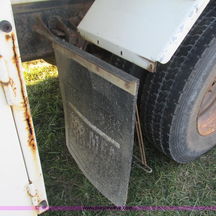 image for item L5319 1999 International 4900 fuel truck